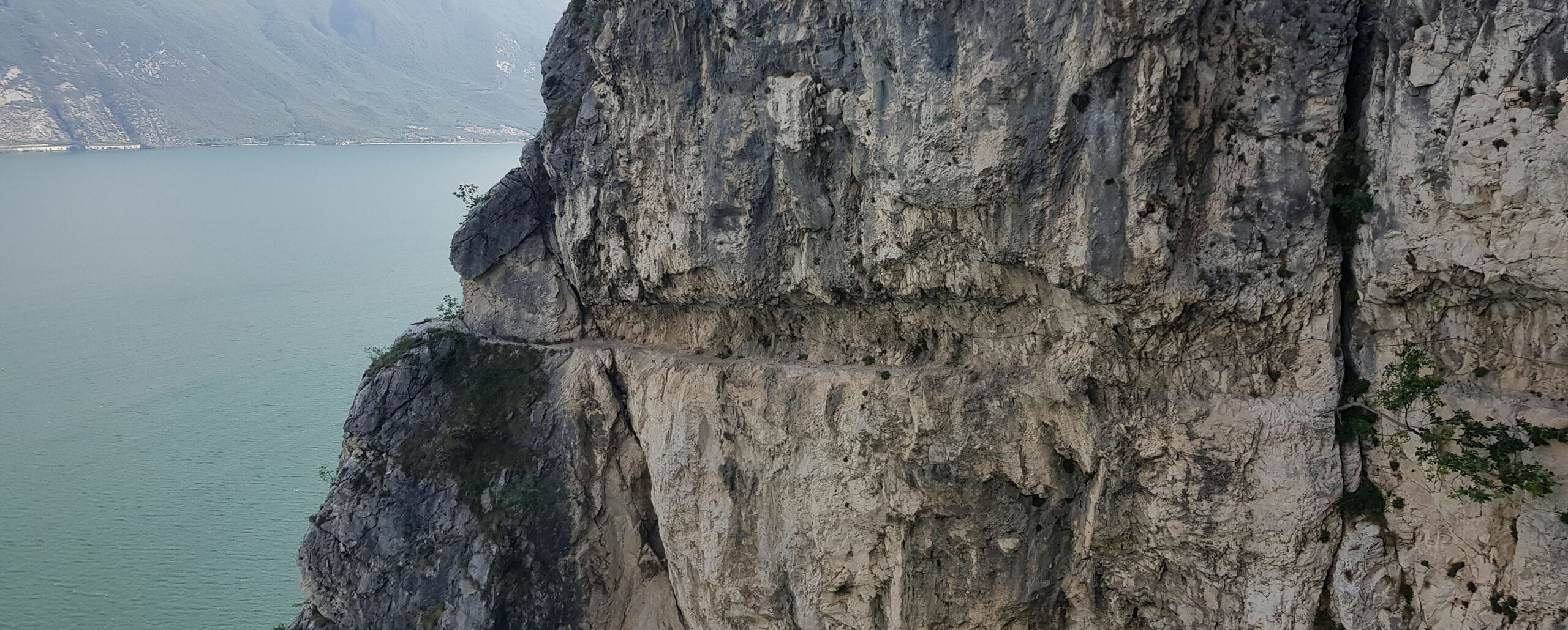 Sentiero dei Contrabbandieri: Avventura a Riva del Garda
